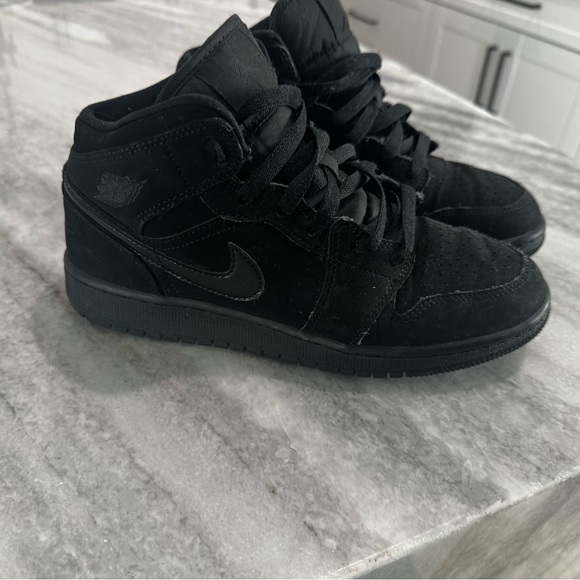 Nike Air Jordan 1 Mid GS “Triple Black” (554725-056) Size 6Y - Picture 4 of 9